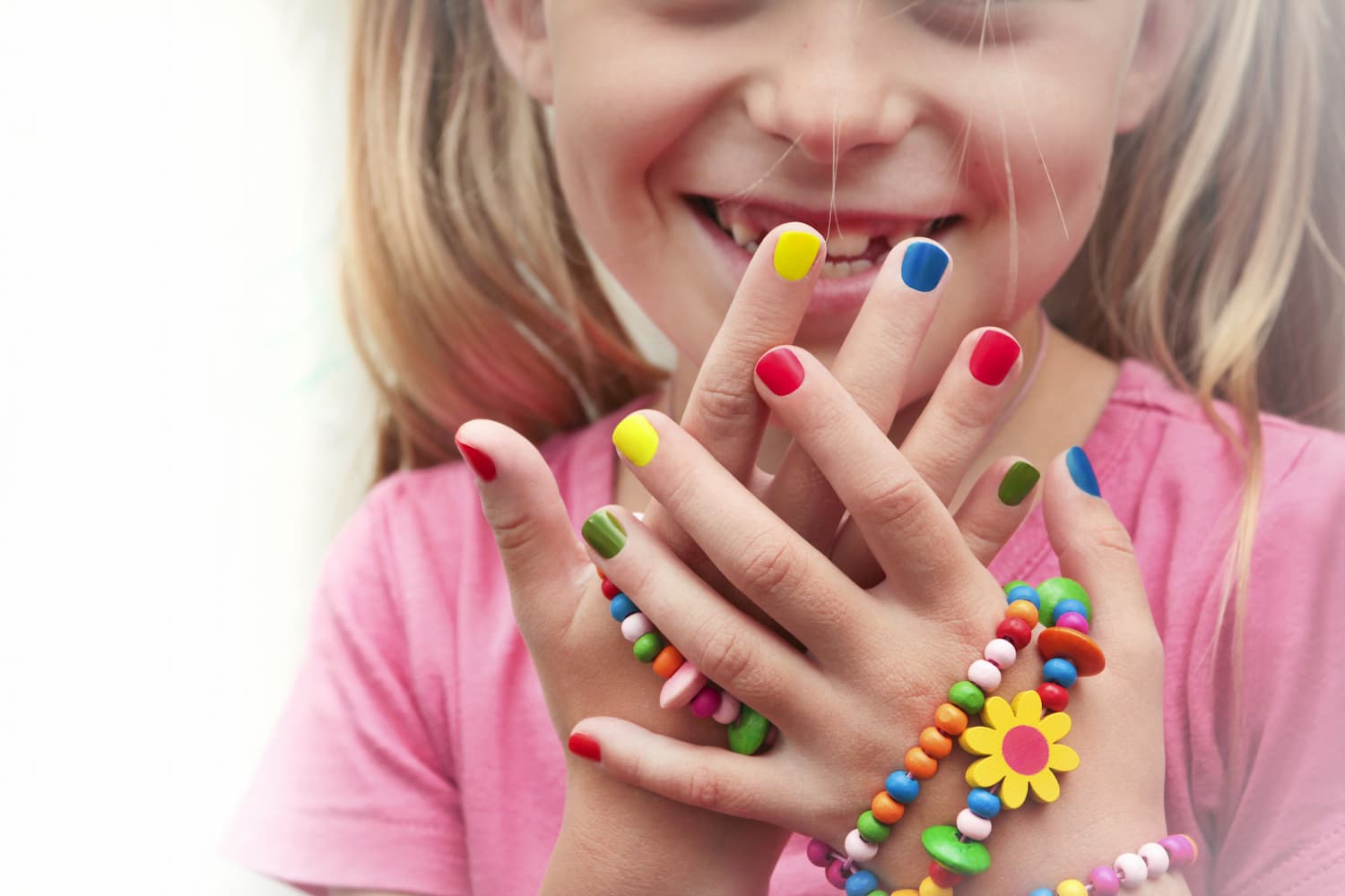 Особенности детского маникюра и педикюра: как не испортить ногти ребенка