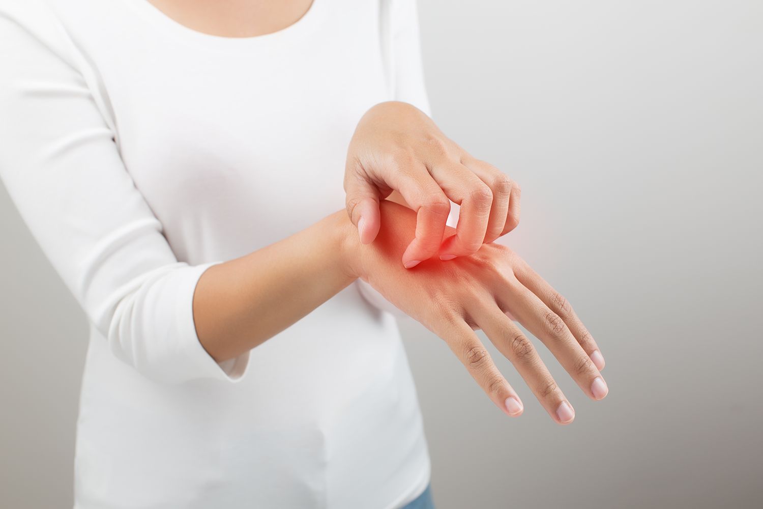 Причины болезненных ощущений в ногтях после маникюра и методы их устранения